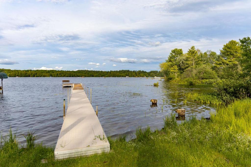 Twelve Pines Resort - South Lodge With Private Pier On Catfish Lake Eagle River Exterior foto